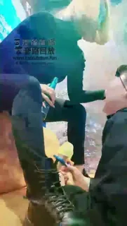 全网精选精选视频：喝醉的小贱货 在ktv好一顿蹂躏 完整版