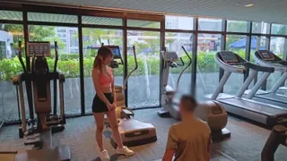 瑜伽裤少妇！混血美女勾引瑜伽教练口交性爱颜射，穿着瑜伽裤把肥鲍都凸显 完整无删减版在线看
