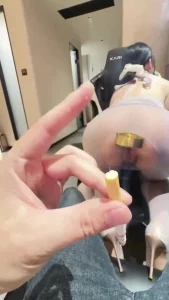 用逼抽烟？头一回见，电竞点陪玩，现在的服务都这么牛逼的吗 完整无删减版在线看