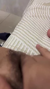 91视频官方收录：出差在外，骚货炮友在家自摸给我看