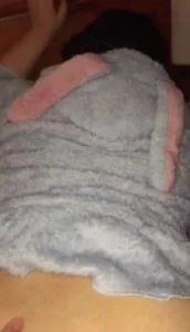 良家人妻穿睡衣出来偷吃，无套狠狠的后入 - 高清在线观看