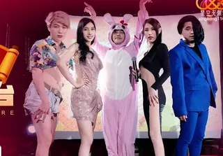 91视频官方收录：星空传媒XK8149星空春晚小品爆笑来袭