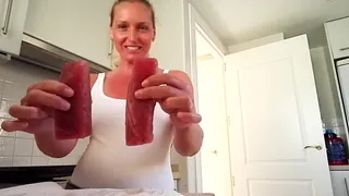 “吃晚餐： - ）……让我为你做饭。亲爱的。麦米……很多吻！”("Dinner is served :-)...let me cook for you my dears. Mňami...lots of kisses!") 最新更新资源合集