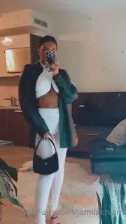 全网精选栏目：“有时候我穿衣服:)”("Sometimes I wear clothes :)") 精彩封面