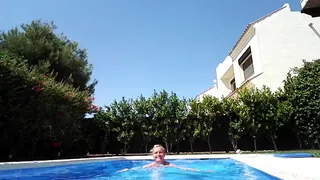 91视频官方收录：“我今年的第一次泳池沐浴，亲爱的……我的乳头在水中变得如此艰难……只要看看:-)）。）。吻亲爱的！”("My first POOL BATHING of this year my dears...my nipples get so hard in the water...just take a look :-))). Kisses darlings!")