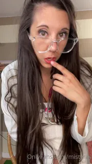 “必须在上课之前炫耀我的新泳衣。”("Had to show off my new swimsuit before class  - 1080P超清画质展示图