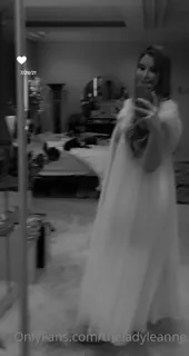 全网精选高分作品推荐：“ 34DDD甜蜜的天使分享我的第一个完全裸体视频。我希望你崇拜我("34DDD sweet angel sharing my first fully nude video sets. I hope you adore me ♥️ Love, Your Lady Leanne")