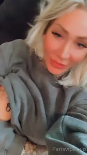 “和我一起玩得开心！滑入DMS”("Cum have fun with me! Slide into the DMs") 完整无删减版在线看