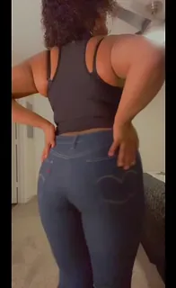 全网精选精选视频：“王朝穿着牛仔裤冒出来！我知道你们不能得到足够的屁股！ 完整版