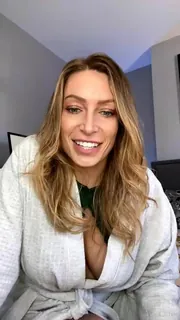 “流于05/05/2020 03:31 PM开始”("Stream started at 05/05/2020 03:31 pm") 手机浏览器流畅观看预览