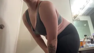 全网精选栏目：“ Lexie用黑色的绑腿放屁，然后剥去她的内裤！@gassylexi”("Lexie Farting In Black Leggings And Strips Down To Her Panties! @gassylexi") 精彩封面