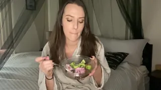 “奥黛丽进食并放屁持续了10分钟！@nextdoor_dreamx”("Audrey Eating And Farting Up A Storm For Over 10 Minutes! @nextdoor_dreamx") 优质原创视频在线直达