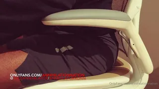 “ d很自大，打赌我比他更深入椅子。.他忘记了他在和谁聊天！”("D got cocky and bet I rip one deeper into the chair than him.. He forgot who he was talking to  完整无删减版在线看