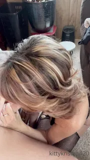 “你能和我一起过去的前戏吗？”("Could you make it past foreplay with me?") - 极具视觉冲击力的全网精选内容