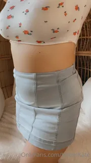 91视频官方收录：“一个慢的戏弄，然后骑着我的假阳具在镜子上，在骑我的假阳具时给出了一个草率的BJ，与仍然从后面穿上的内裤搞砸了，骑着胸部到处摇摆，然后我的最新男孩女孩被遮盖了：D我最新的男孩女孩视频..这个节目是20分钟！”("A slow strip tease followed by riding my dildo on my mirror, giving a sloppy bj while riding my dildo, getting fucked with my panties still on from b