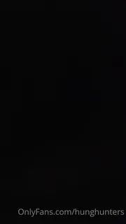 全网精选高分作品推荐：“经过几次饮料，@hunghunters认为打开频闪灯并吸吮 @cushion4thepus1是个好主意。”("After several drinks, @hunghunters thought it would be a good idea to turn on the strobe light and suck on @cushion4thepus1 for a while.")