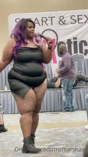 正在播放：“所以我证明了exxxotica的面孔”("So i demonstrated facesitting at Exxxotica") (全网精选频道)