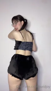 “你喜欢我的睡衣吗？有38分钟的时间我从哪里开始，我结束了手淫的粉红色玻璃触手 优质原创视频在线直达