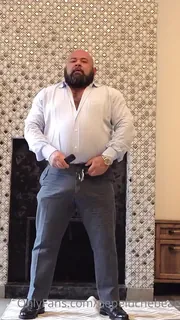 “准备参加商务会议”("Getting ready for a business meeting") - 高清在线观看
