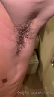 “（腋下）我会尽力吸引所有有内容的人，我知道很多对腋下感兴趣，所以这是我的身体和腋下的良好特写：）享受:)("(ARMPIT) I will try to appeal to everyone with my content and I know a lot are interested in armpits, so here’s a good closeup of my body and armpits :) enjoy") - 1080P超清画质展示图