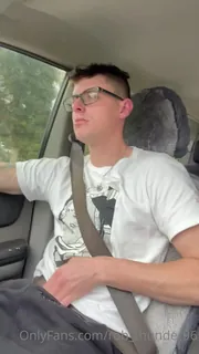 “前进的道路上的眼睛”("Eyes on the road ahead") - 1080P超清画质展示图