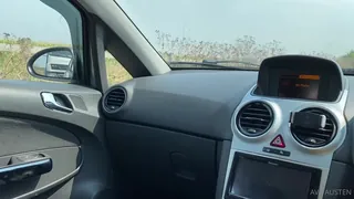 91视频官方收录：“让自己暨在丈夫的汽车上，在我身后的一辆卡车司机旁边躺着。”("Making myself cum in my husbands car in a lay by with a lorry driver right behind me 