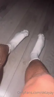 91视频推荐：“猛拉，卡明进入我肮脏的白色袜子之一 手机在线播放