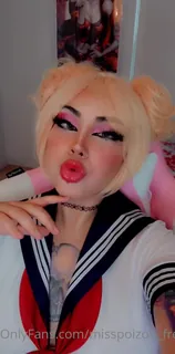 “我开始了万圣节销售，直到本月末40％的折扣！在我的主要@miss_poizon上”("I started the Halloween SALE it will be on all till the end of the month 40% Off! On my Main @miss_poizon") 优质原创视频在线直达