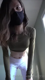 “健身女孩抓住你的主演，然后用她的公鸡占领你的脸”("Gym girl catches you starring, then dominates your face with her cock - 高清流媒体极速加载