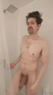 全网精选题材必看：“嘿，另一个即兴淋浴在这里”("Hey guys another impromptu shower vid here") 封面图