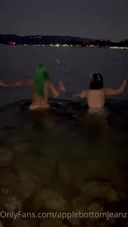 “瘦弱的蘸酱..有一群人看着 - 极具视觉冲击力的全网精选内容