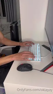 “ POV：我在家里工作时利用隐私……”("POV: I take advantage of the privacy while working from home…") 最新更新资源合集