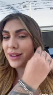 【全网精选】“我去抽了汽油，我的大坝卡被卡在了机器上！那是我旁边的那个热屁股骑自行车的家伙，所以我寻求他的帮助。他太甜了，甚至为我抽了我的气。太好了，他把整个胸部都砸在我的胸口上，这很热！("I went to pump gas in my car and my dam card got stuck in the machine! Well next to me was this hot ass biker dude that pulled up so I asked for his help. He was so  现场高清截图