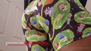 正在播放：“这些新内衣很舒适！”("These new underwear are comfy af!") (全网精选频道)