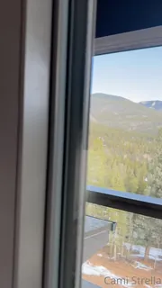 “我刚从一个奇妙的周末回到家，与很多人满意！还有Lev，我和我们第一个三人组都有！我将在圣诞节放弃视频，我迫不及待地想向所有人展示！我从字面上吃了很多猫，吞下了很多暨，我真是个幸福的女孩！我将在本周晚些时候发布更多的三人视频，然后才放下完整的视频，但只是想让您知道要注意 手机浏览器流畅观看预览