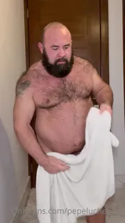 “我需要红色的舌头”("I need a red tongue") - 极具视觉冲击力的全网精选内容