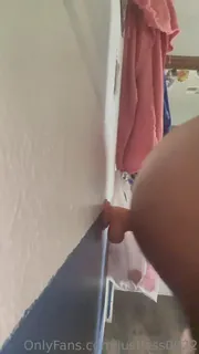 91社区热议作品：“这个新的假阳具在我的狭窄洞里感觉很好”("this new dildo feels so good in my tight hole") 实拍