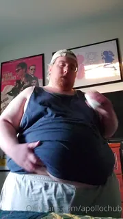 “角质室友再也不能自助了”("Horny roommate can't help himself anymore") - 1080P超清画质展示图