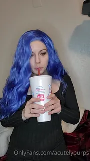 “我终于可以度过一天，而不必每3秒咳嗽一次”("I can finally go through the day without coughing every 3 seconds hehe") 优质原创视频在线直达