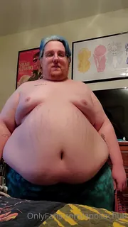 “穿一些衣服..”("Trying on some clothes..") 玩家亲测好评资源