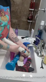 正在播放：“清洁我的玩具”("Cleaning my toys") (全网精选频道)