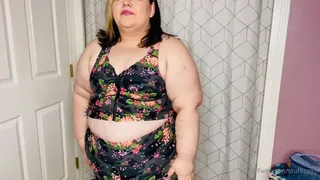 “我曾经是一名运动员，现在很有趣！试图做一些练习，立即喘不过气来。我很胖了！我辞去了锻炼，并按照我喜欢Em'的方式订购了两个双重芝士汉堡。 。无论如何，双重妈妈汉堡和玩我巨大的肚子都更加有趣！”("I used to be an athlete, which is hilarious now! Tried to do just a few exercises and immediately got out of breath. I’ve gotten SO fat! I quit my workout a - 高清在线观看