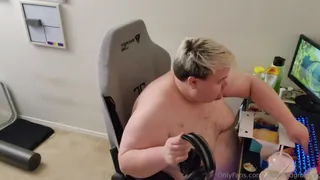 “我的乳制品皇后馅的视频！得到了很多，但是仍然需要以这种能力来努力，以便我可以吃更多。冰淇淋和奶昔肯定碰到了！”("The video of my Dairy Queen stuffing! Got in quite a bit, but still need to work on that capacity so I can eat even more. The ice cream and shakes definitely hit the spot!") - 高清流媒体极速加载