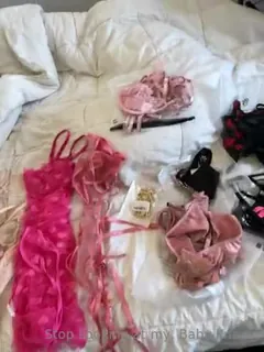 全网精选高分作品推荐：“我今天要拍摄的一堆可爱的小衣服；）可能必须开设一个VIP Club BC，其中一些非常丑陋。("Got a bunch of cute little outfits that I’m shooting today ;) might have to start a vip club bc some of these are pretty scandalous. \n\nKiss me thru the,\nBaby Knees")