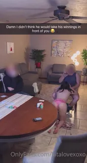 正在播放：“你敢打赌你的女朋友在扑克中输了，现在你最好的朋友就能他妈的她，在你面前暨暨暨！（完整视频）\ n [暨拍摄]”("You bet your girlfriend in poker and lose, now your best friend gets to fuck her and cum on her face in front of you! (Full Video)\n[Cum shot]") (全网精选频道)