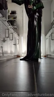 “观看我的7分钟我在沉重的橡胶和束缚中挣扎着❤️\ n \ nmaybe，我应该在某个时候让更多的视频内容参与视频内容。("Watch 7 min of me struggling in heavy rubber and bondage ❤️\n\nMaybe I should get more into video content at some point  - 极具视觉冲击力的全网精选内容