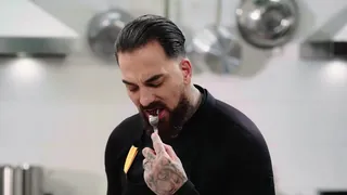 “ S2E5：Po'Boys |这是Fire \ n @nalafitness和@emmamamagnoliaxo返回半决赛，希望他们的虾po'男孩能使他们赚到20,000美元。他们专注于南方？@grandmasterchefjojo \ ncatch在这里：("S2E5: Po' Boys | This is Fire \n@nalafitness and @emmamagnoliaxo return for the semifinals in hopes that their shrimp po' b 手机浏览器流畅观看预览