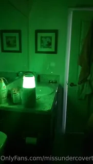 “你自己的私人淋浴舞者”("Your own private shower dancer") 优质原创视频在线直达