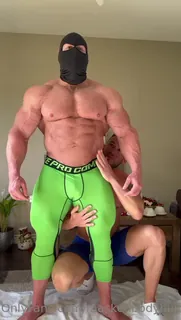 91社区热议作品：“谁喜欢绿色绑腿 实拍