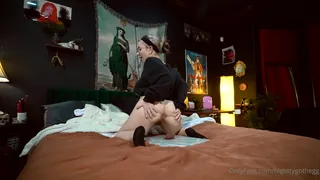 “过来和我一起拍摄一些色情:)”("come over and film some porn with me :)") 玩家亲测好评资源